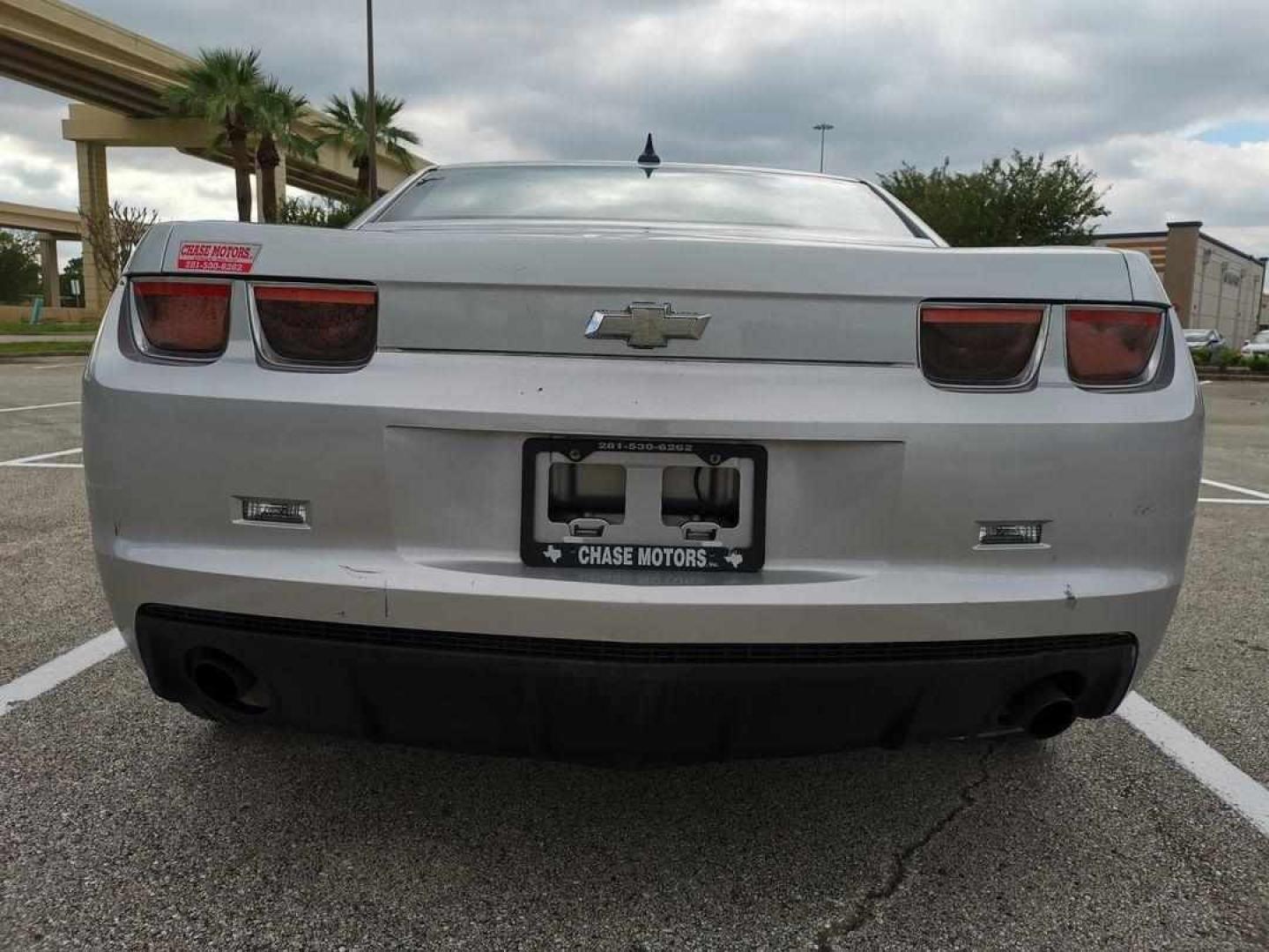 2010 Silver Chevrolet Camaro LT1 Coupe with an 3.6L V6 DOHC 24V engine, located at 5005 Telephone Rd., Houston, TX, 77087, (713) 641-0980, 29.690666, -95.298683 - Photo#4